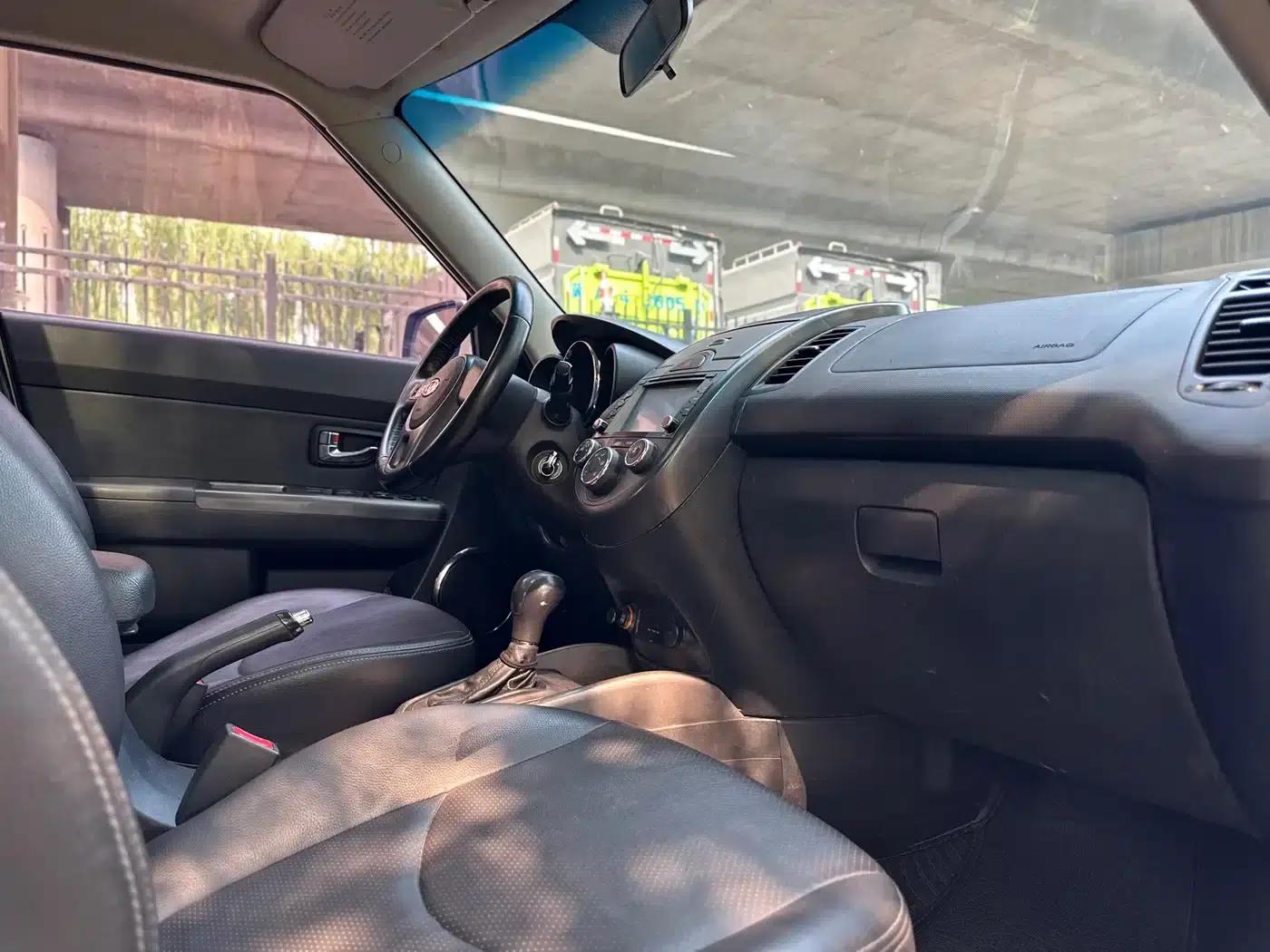 2012 Volkswagen Soul 1.6L AT GLS — миниатюра 8