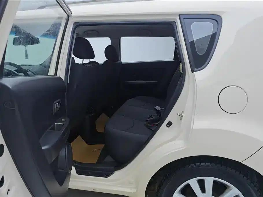 2013 Volkswagen Soul 1.6L AT GL — миниатюра 11