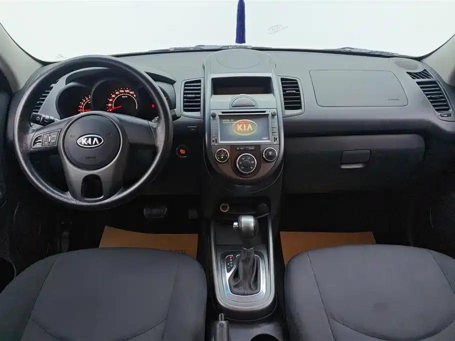 2013 Volkswagen Soul 1.6L AT GL — миниатюра 12