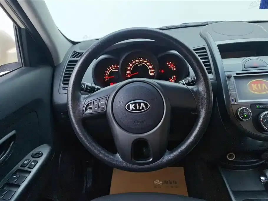 2013 Volkswagen Soul 1.6L AT GL — миниатюра 15