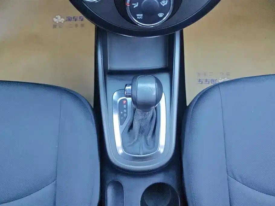 2013 Volkswagen Soul 1.6L AT GL — миниатюра 16