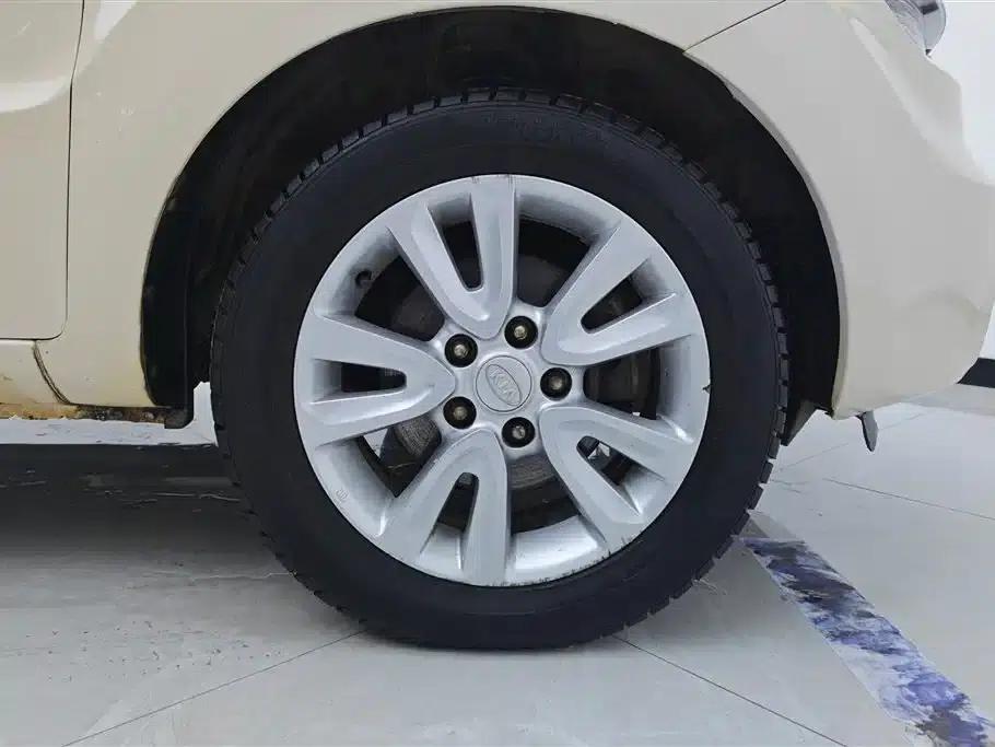 2013 Volkswagen Soul 1.6L AT GL — миниатюра 6