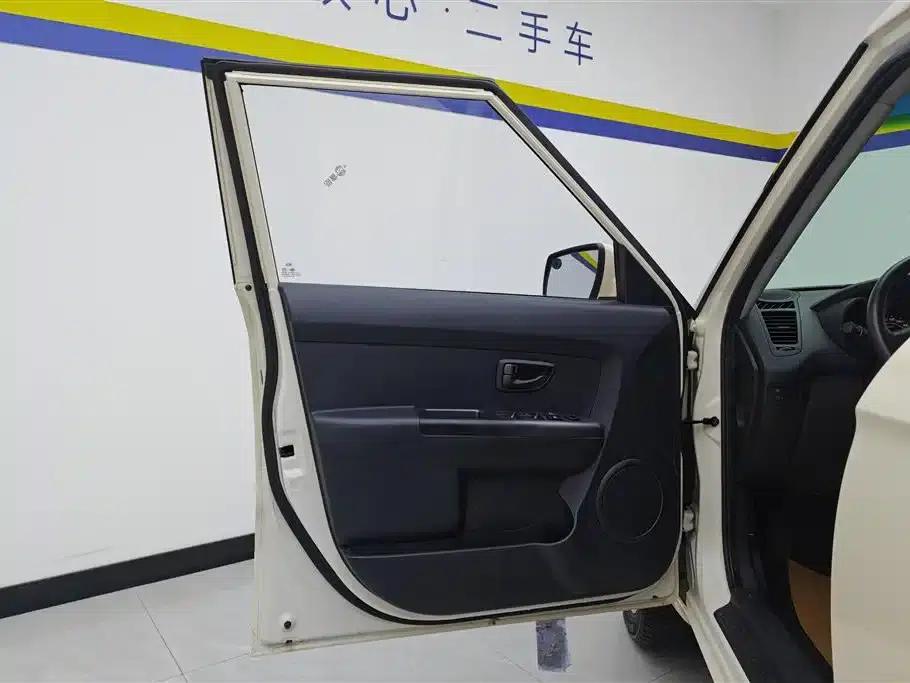 2013 Volkswagen Soul 1.6L AT GL — миниатюра 7