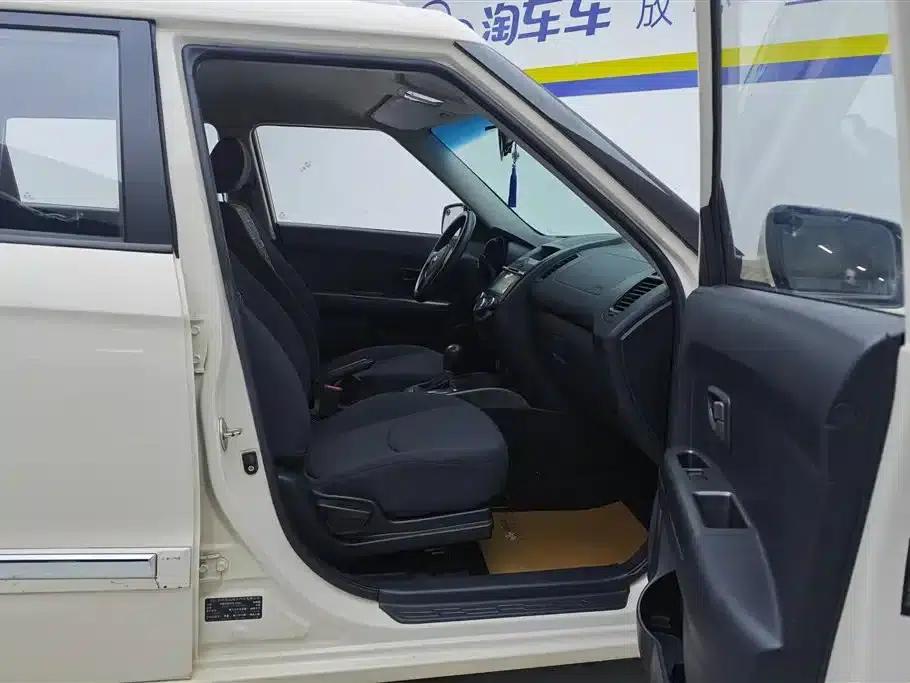 2013 Volkswagen Soul 1.6L AT GL — миниатюра 8
