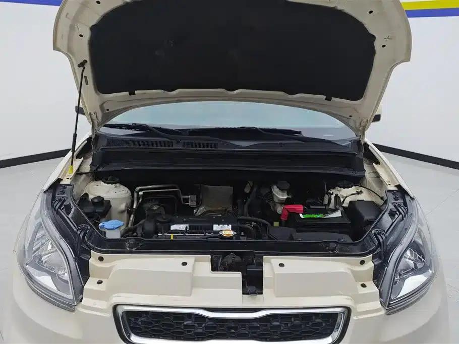 2013 Volkswagen Soul 1.6L AT GL — миниатюра 10