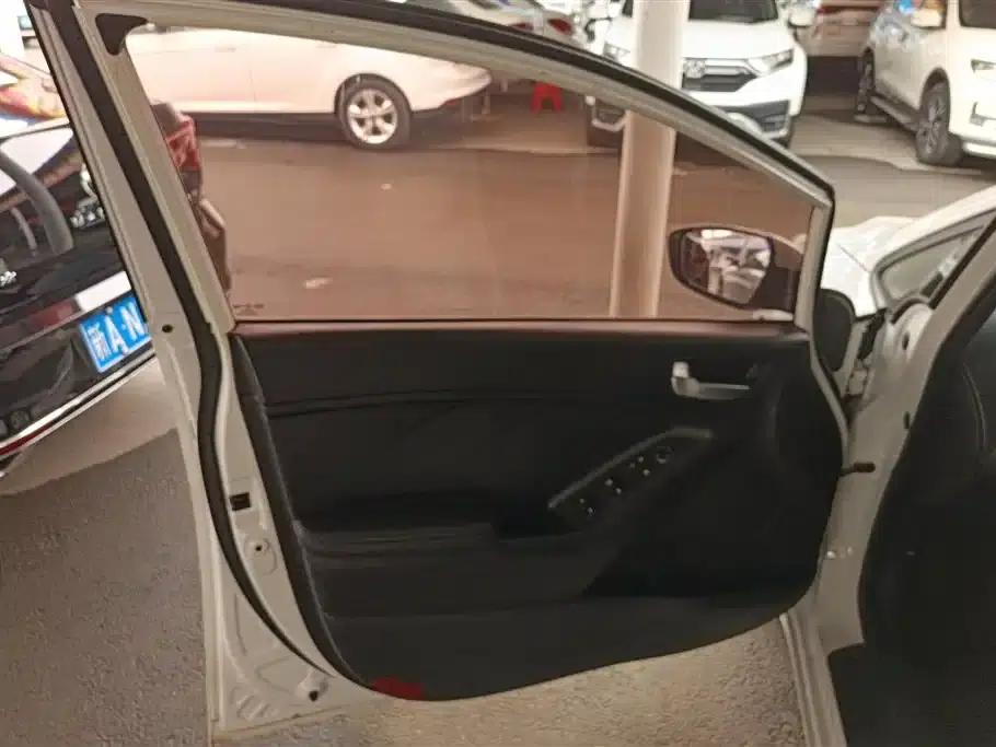 Kia K3S 2014 1.6L Manual GL — миниатюра 7