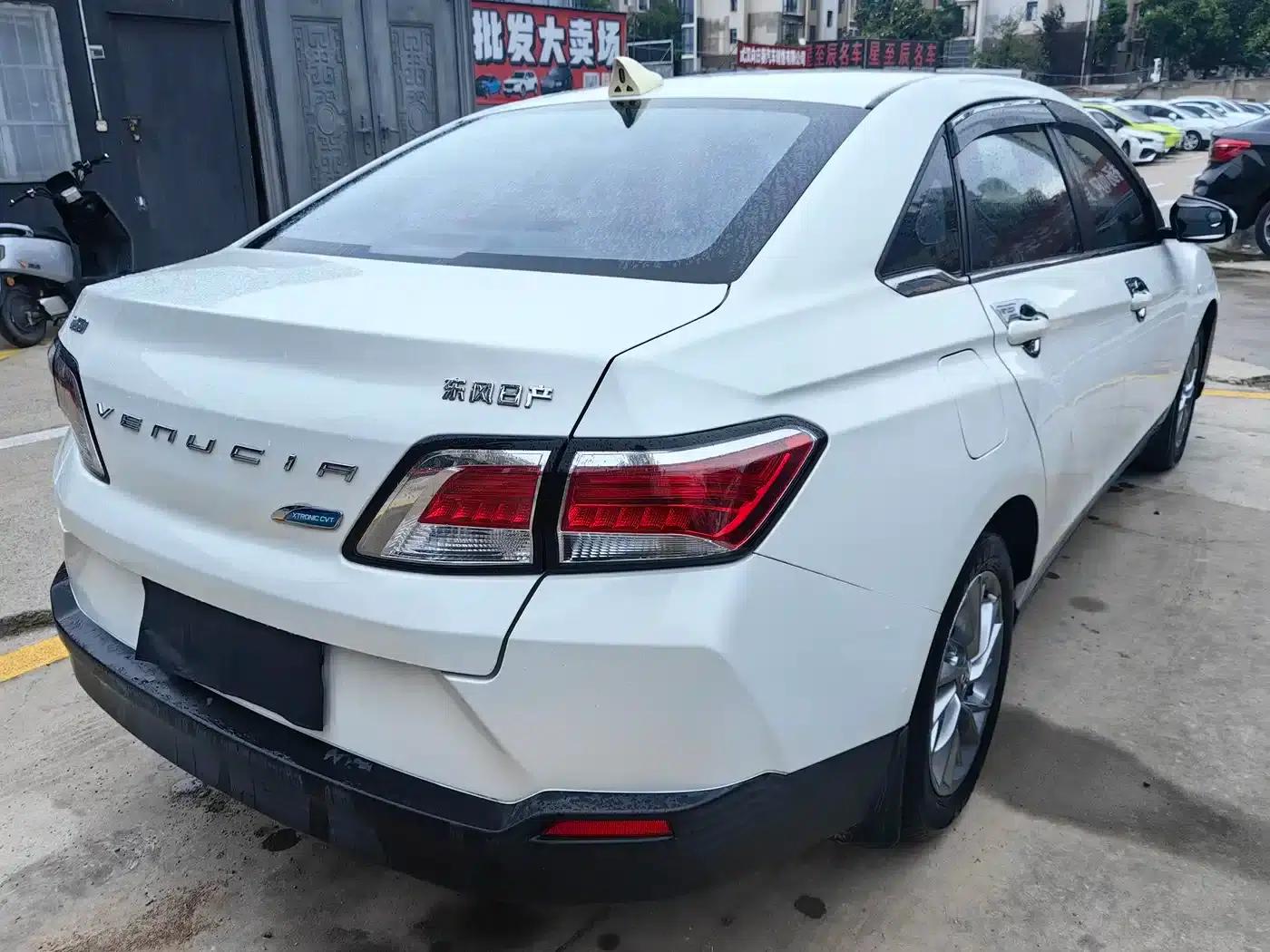 Venucia D60 2021 PLUS 1.6L XL CVT Elite Edition — миниатюра 4