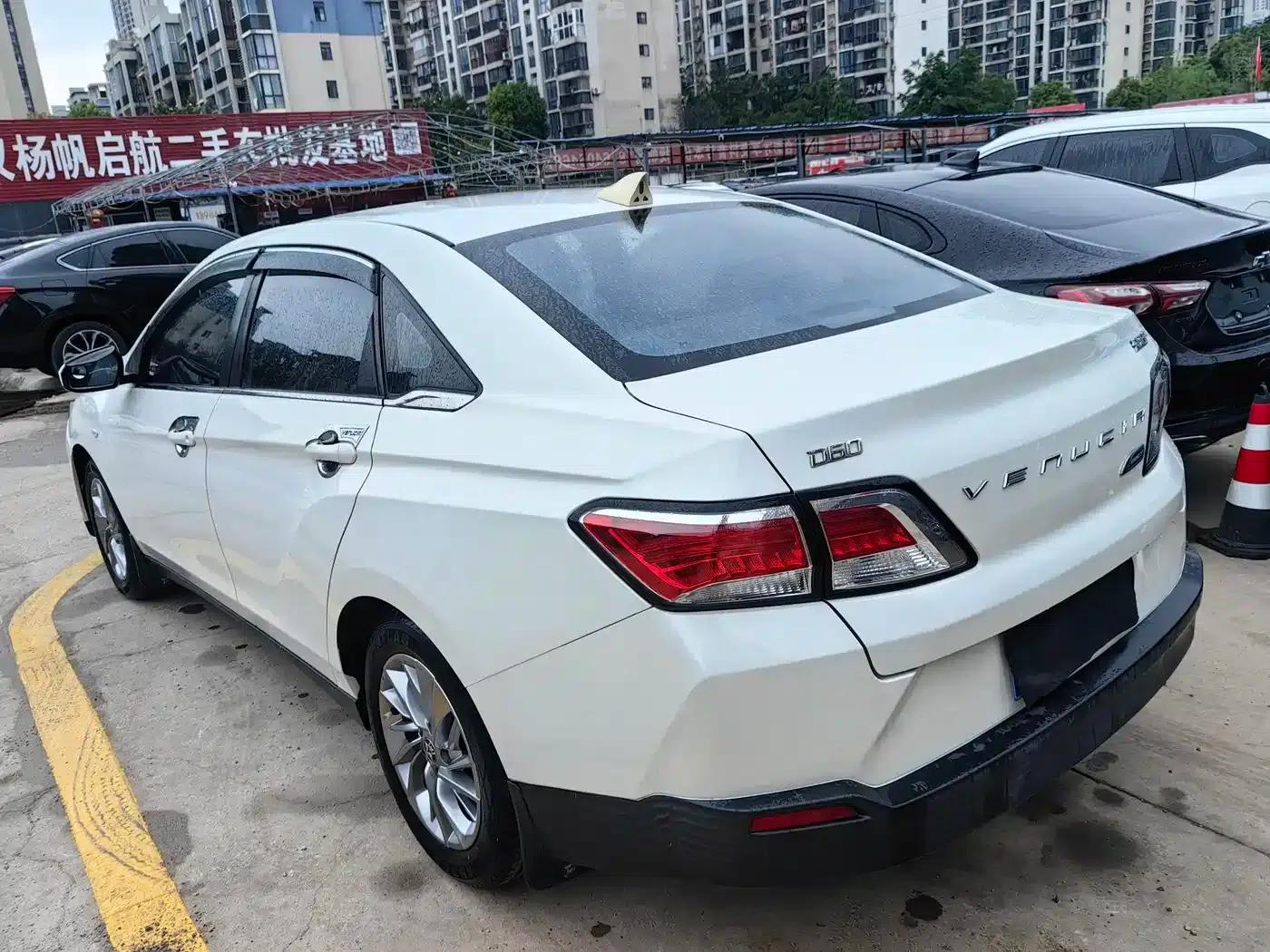 Venucia D60 2021 PLUS 1.6L XL CVT Elite Edition — миниатюра 6