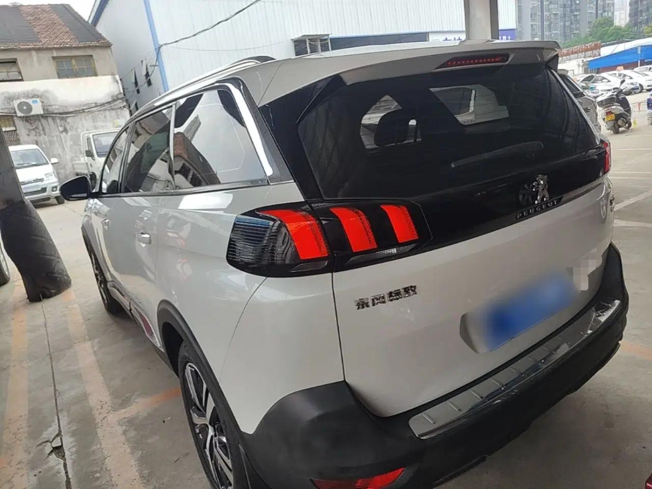 Peugeot 5008 2017 380THP 5-Seater Elite Edition — миниатюра 4