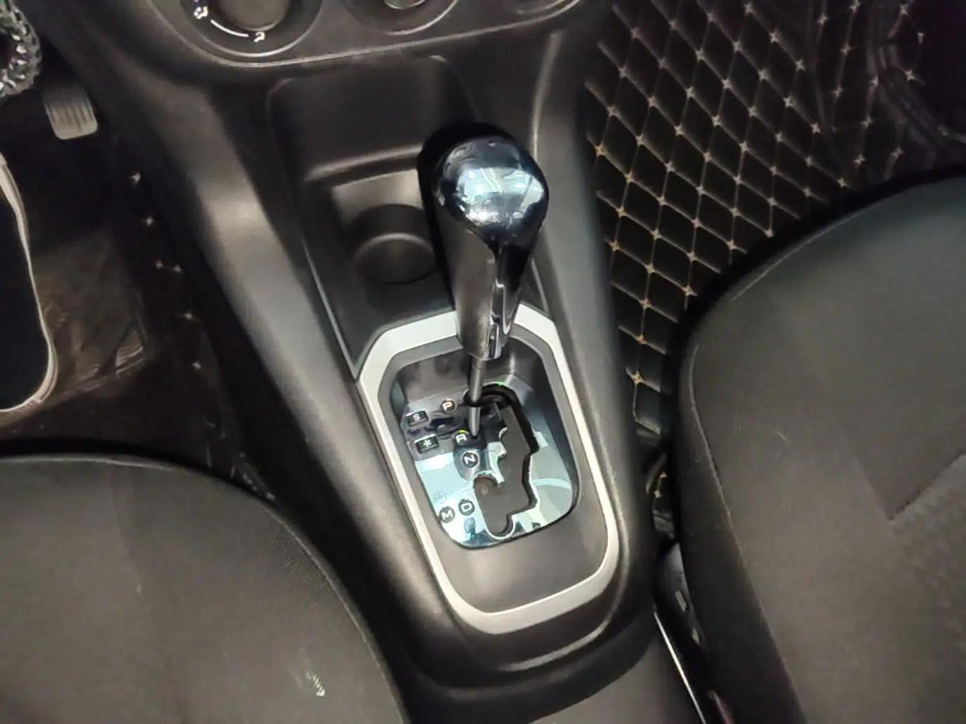 Peugeot 301 2014 1.6L Automatic Comfort Edition — миниатюра 17