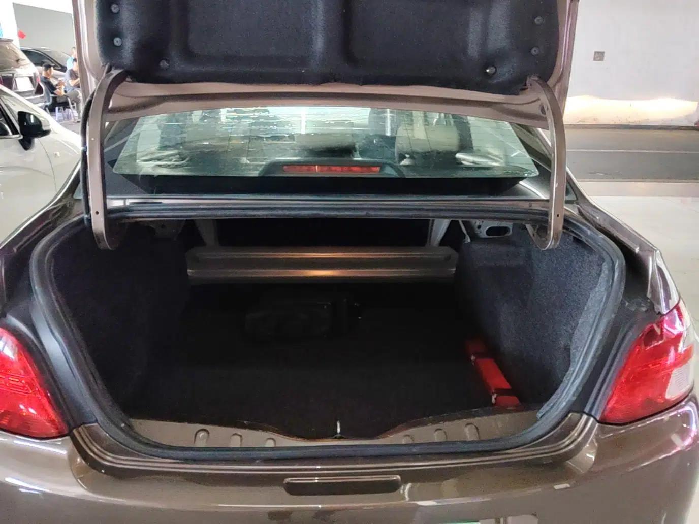 Peugeot 301 2014 1.6L Automatic Comfort Edition — миниатюра 22
