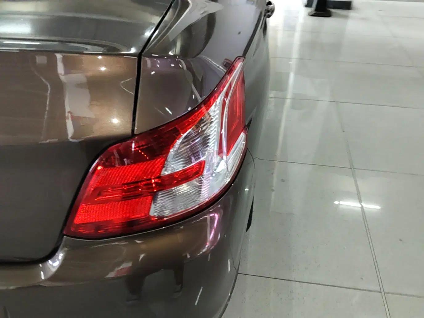 Peugeot 301 2014 1.6L Automatic Comfort Edition — миниатюра 7
