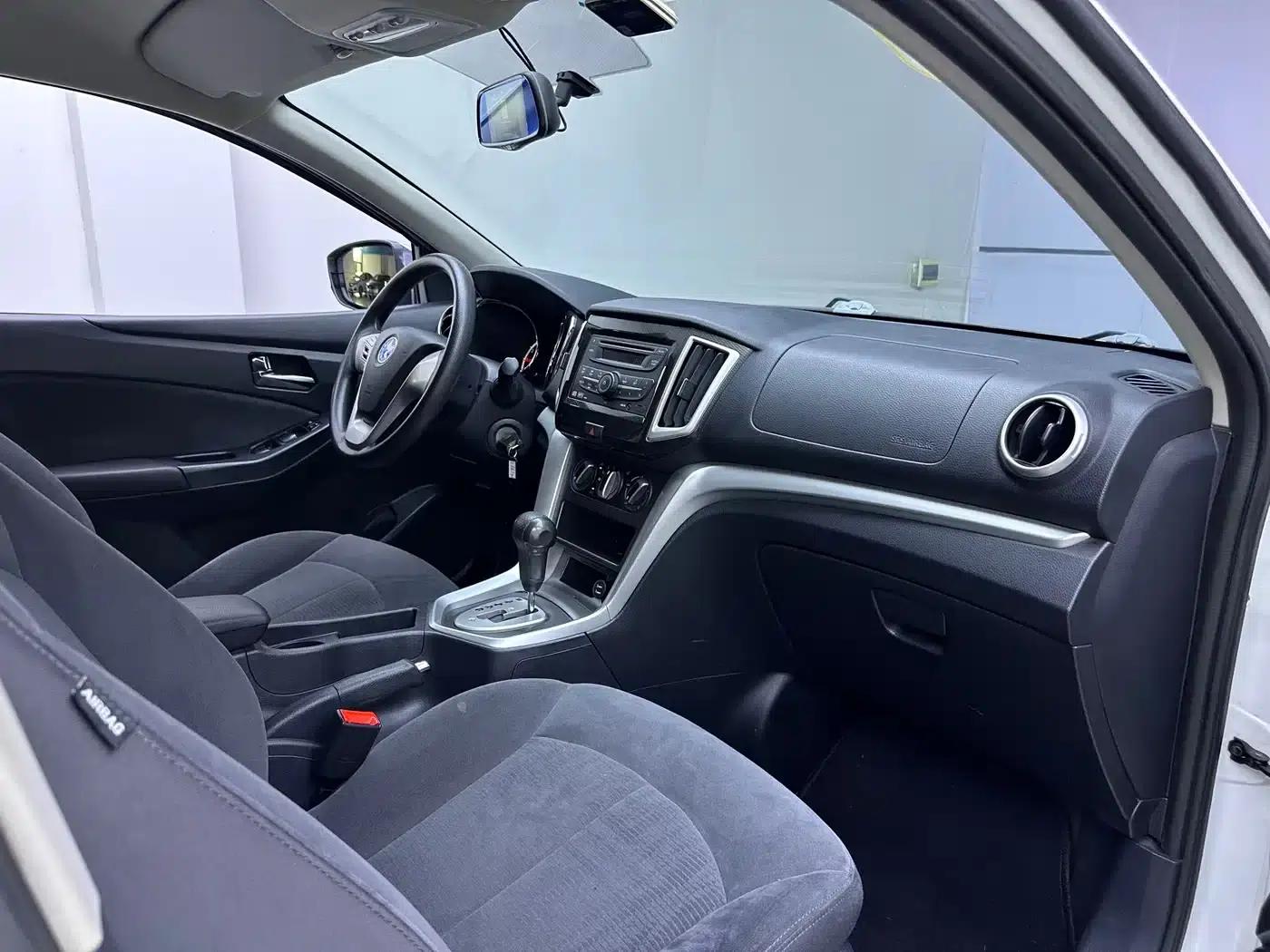 Venucia T70 2015 2.0L CVT Smart Edition — миниатюра 12