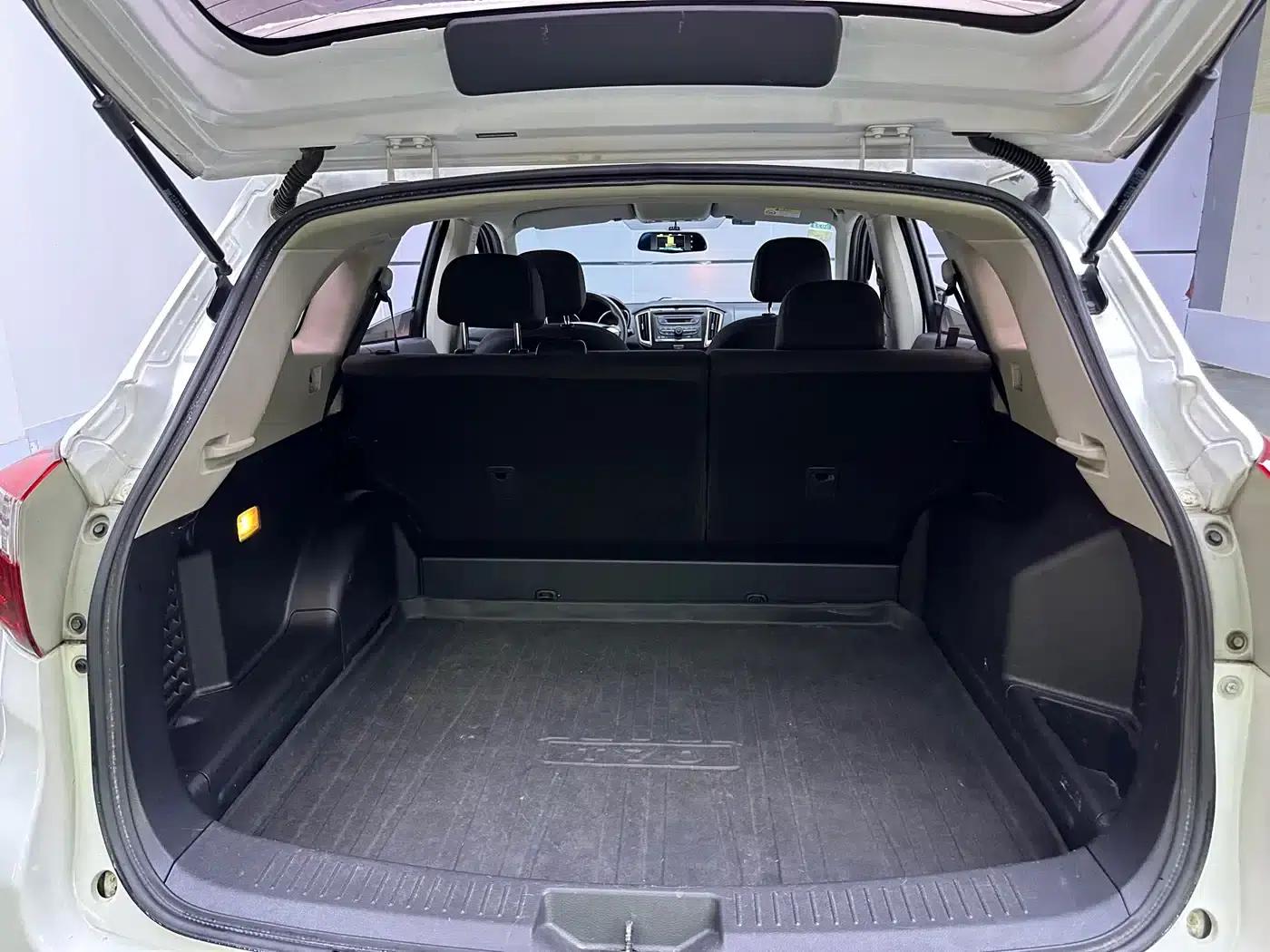 Venucia T70 2015 2.0L CVT Smart Edition — миниатюра 13
