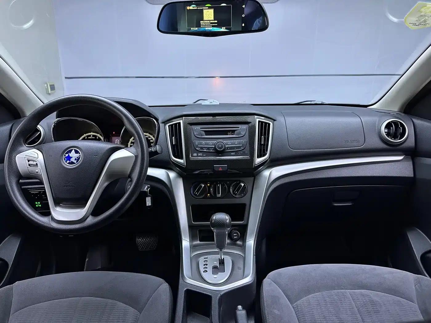 Venucia T70 2015 2.0L CVT Smart Edition — миниатюра 7