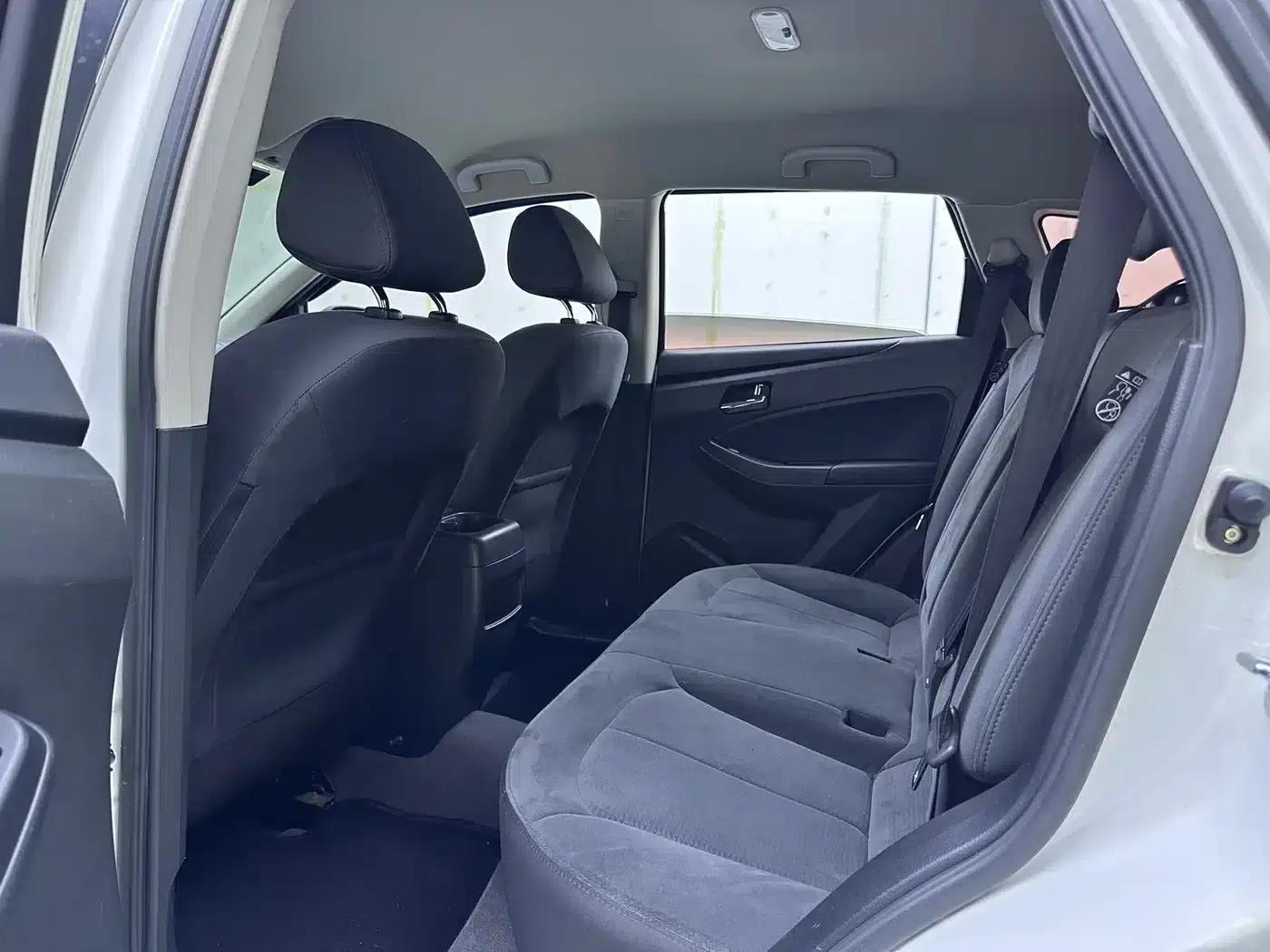 Venucia T70 2015 2.0L CVT Smart Edition — миниатюра 9