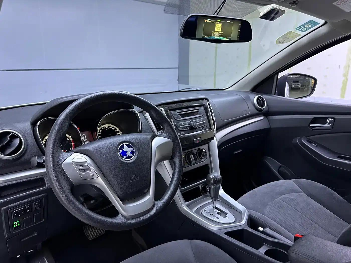 Venucia T70 2015 2.0L CVT Smart Edition — миниатюра 10