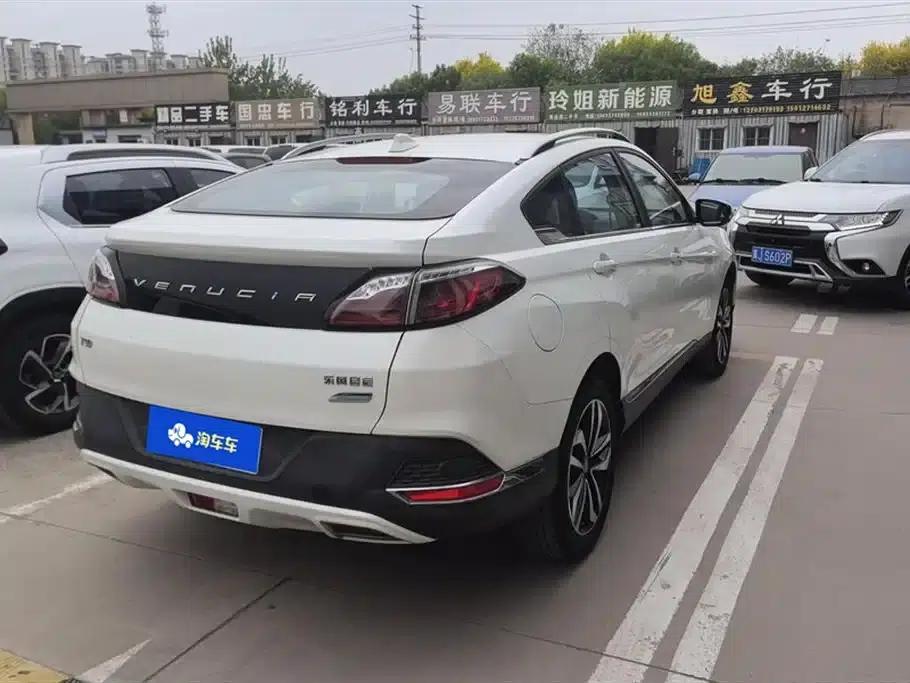 Venucia T90 2017 2.0L CVT Smart Edition — миниатюра 3