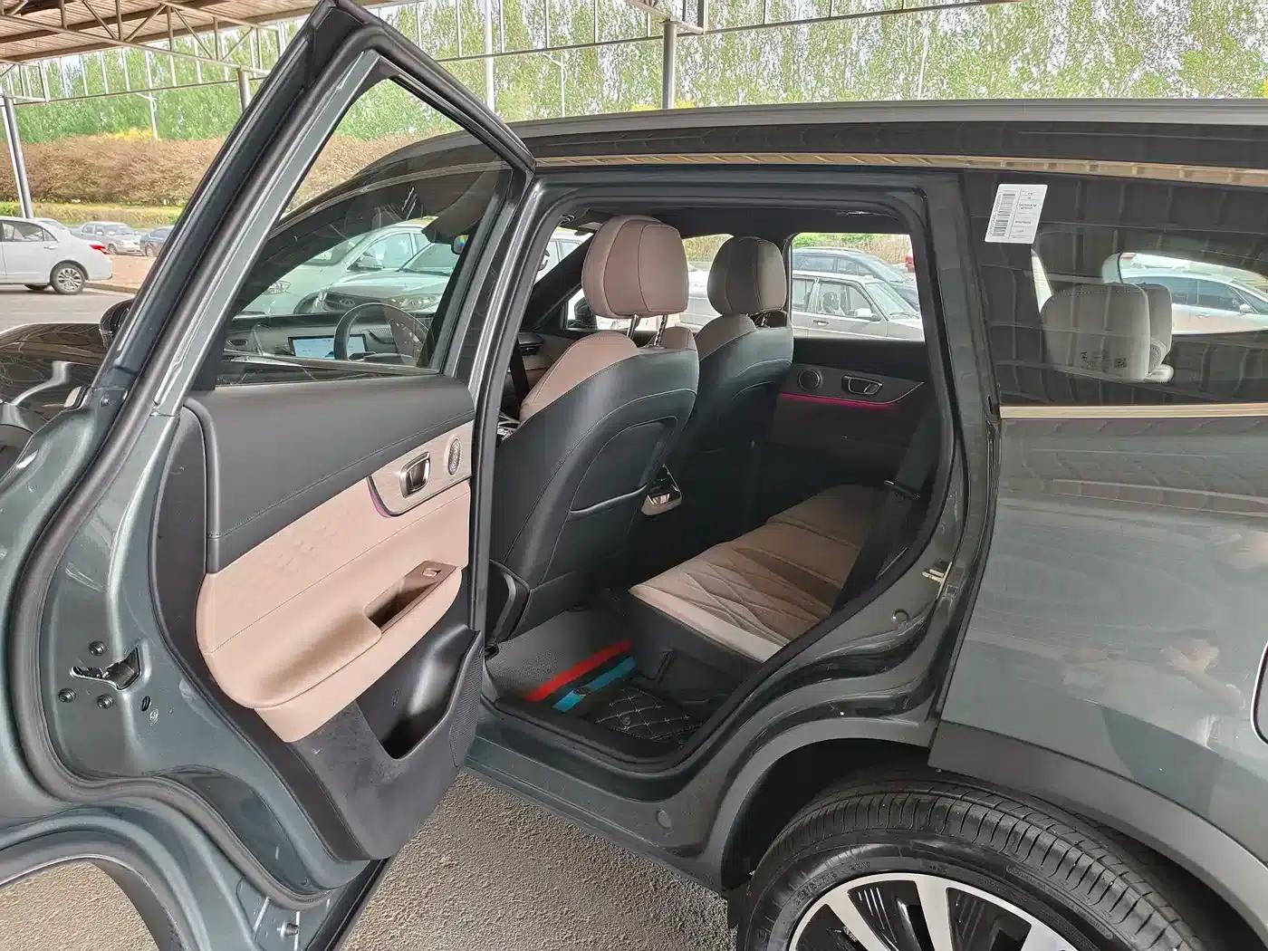 Fengyun T8 2025 1.5T 130km Premium Edition 5-seater — миниатюра 7