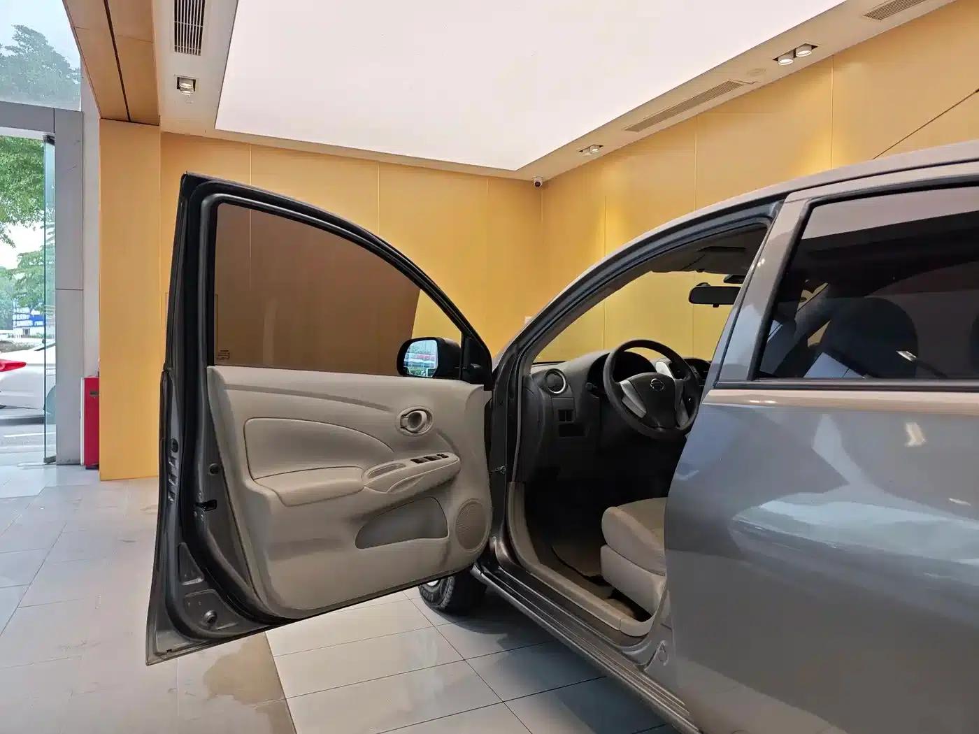 Nissan Sunny 2015 1.5XE Manual Comfort Edition — миниатюра 7