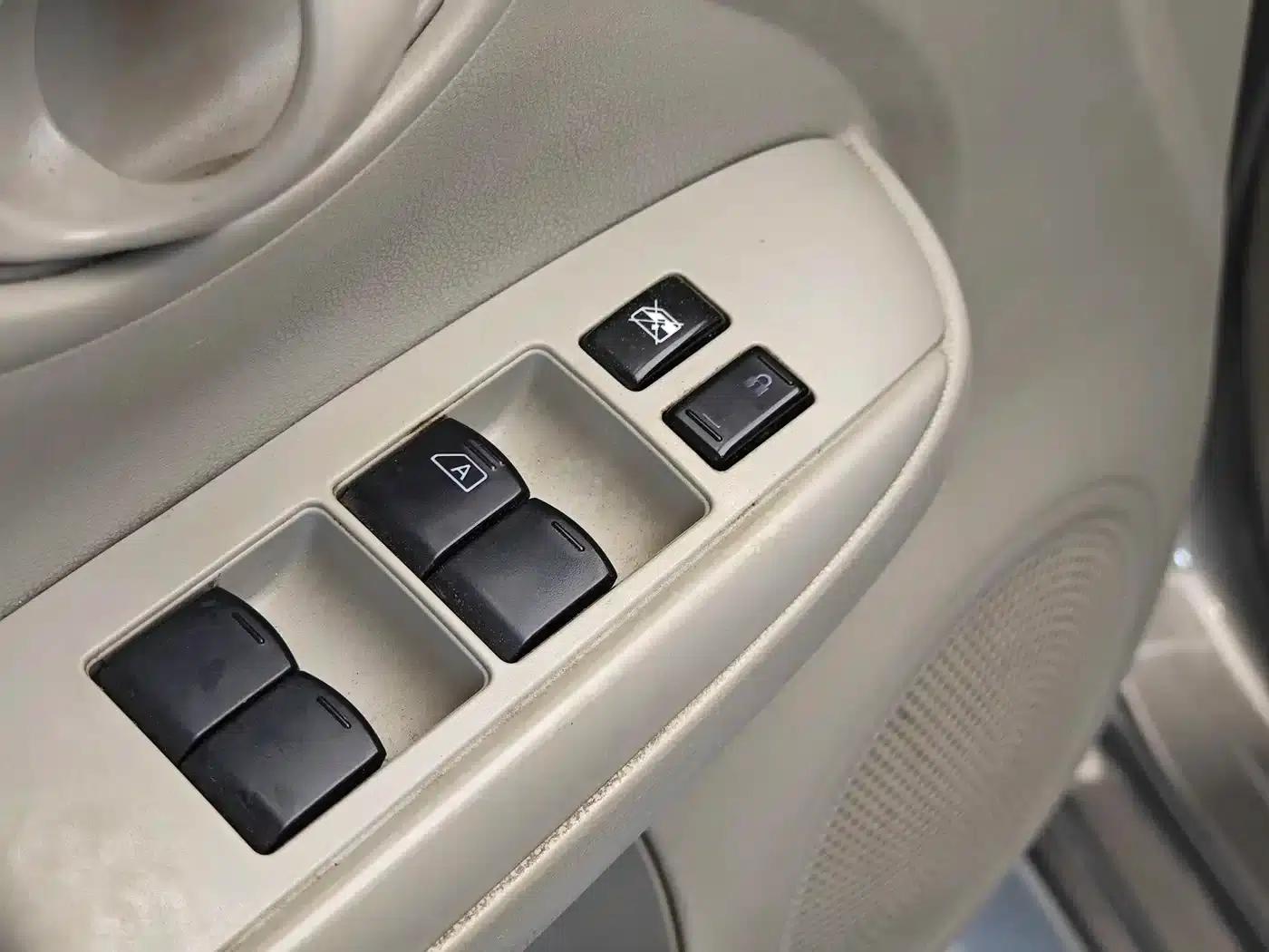 Nissan Sunny 2015 1.5XE Manual Comfort Edition — миниатюра 9