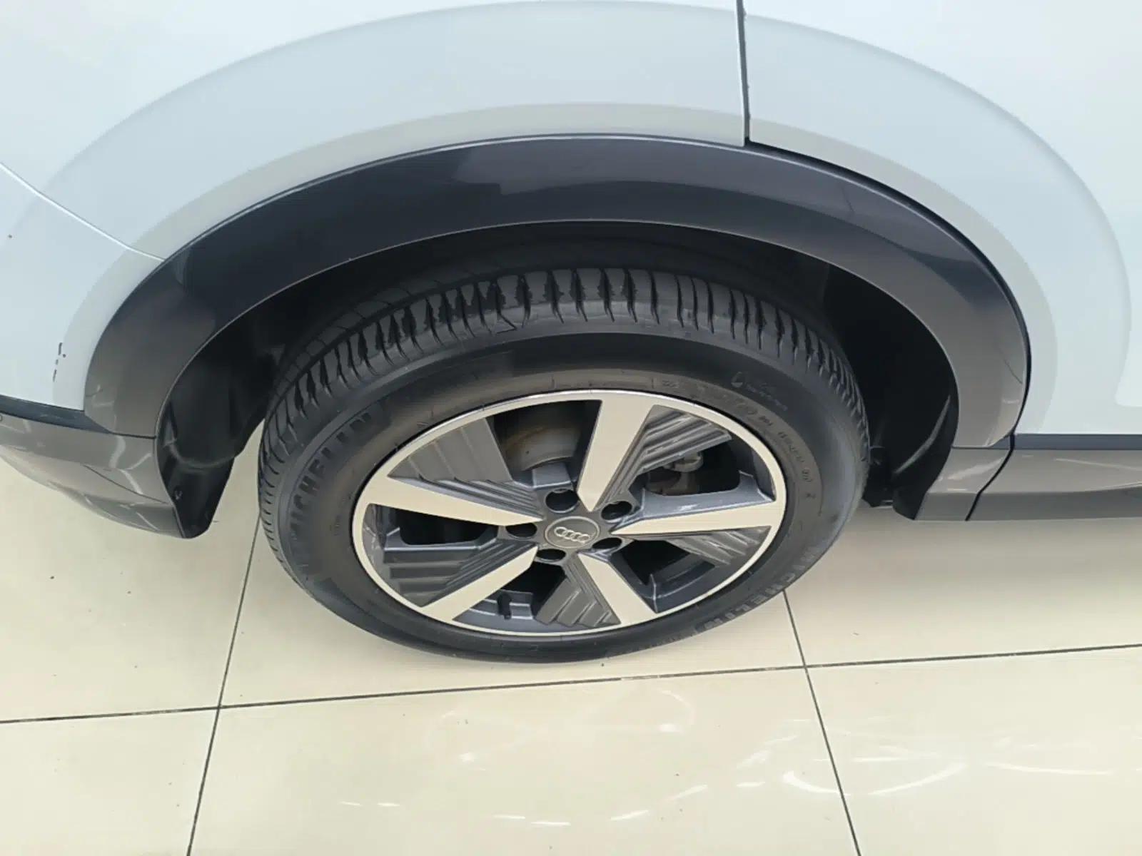 Audi Q2L e-tron 2019 Q2L e-tron Pure Electric Smart Style — миниатюра 10