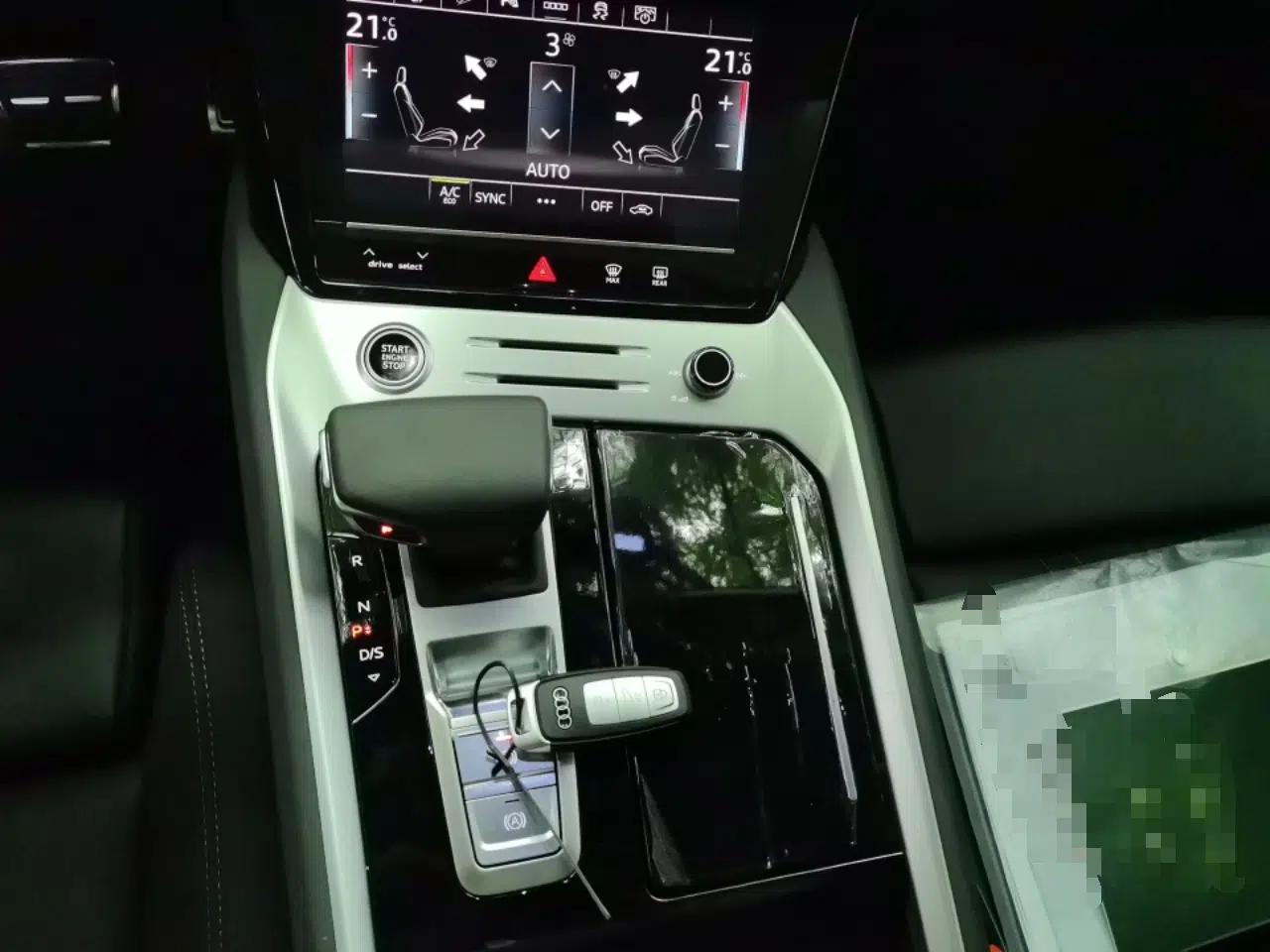 Audi Q6 2025 40 TFSI quattro Commemorative Edition Yulin Package 7 Seats — миниатюра 15