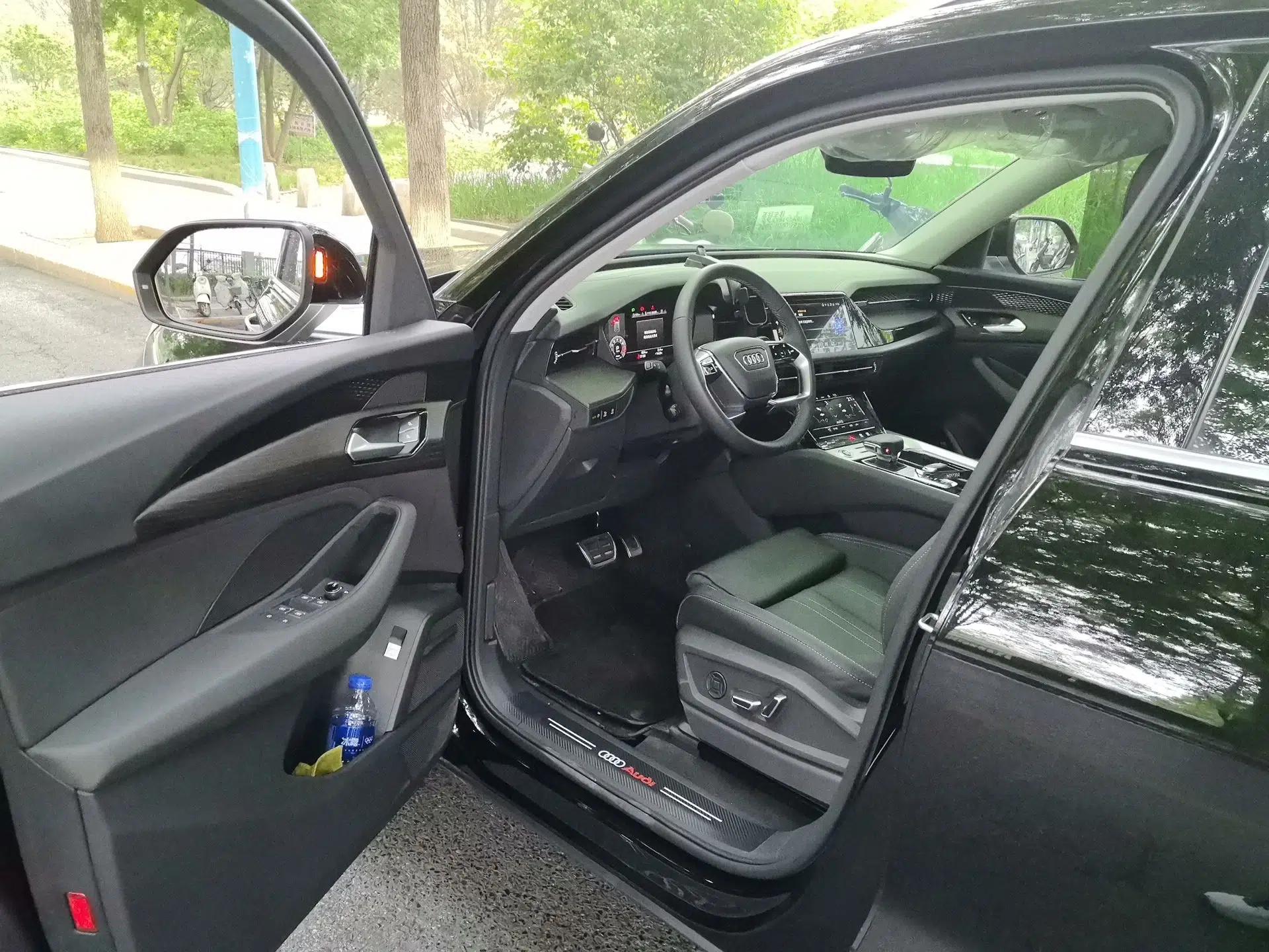 Audi Q6 2025 40 TFSI quattro Commemorative Edition Yulin Package 7 Seats — миниатюра 17