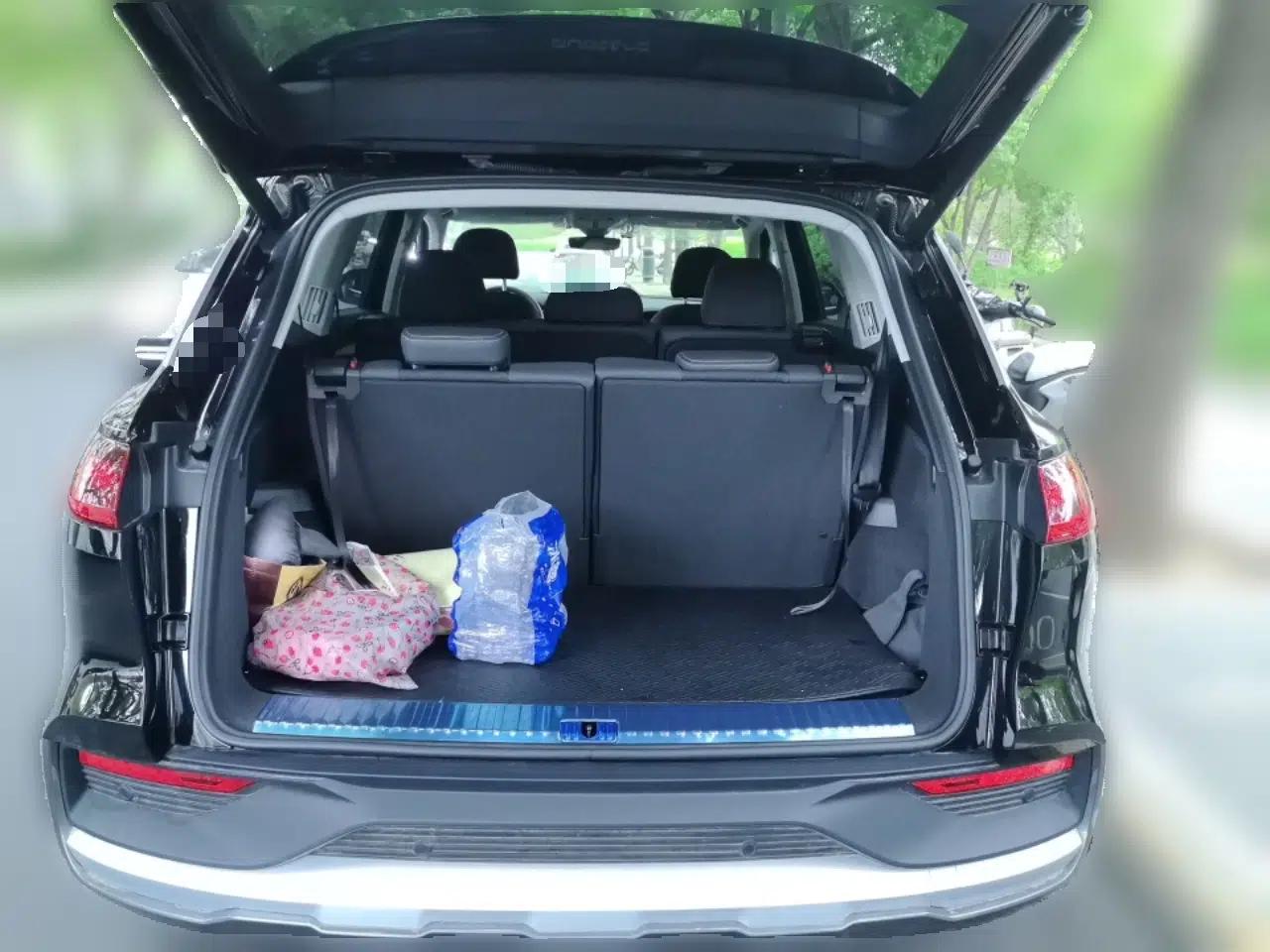 Audi Q6 2025 40 TFSI quattro Commemorative Edition Yulin Package 7 Seats — миниатюра 20