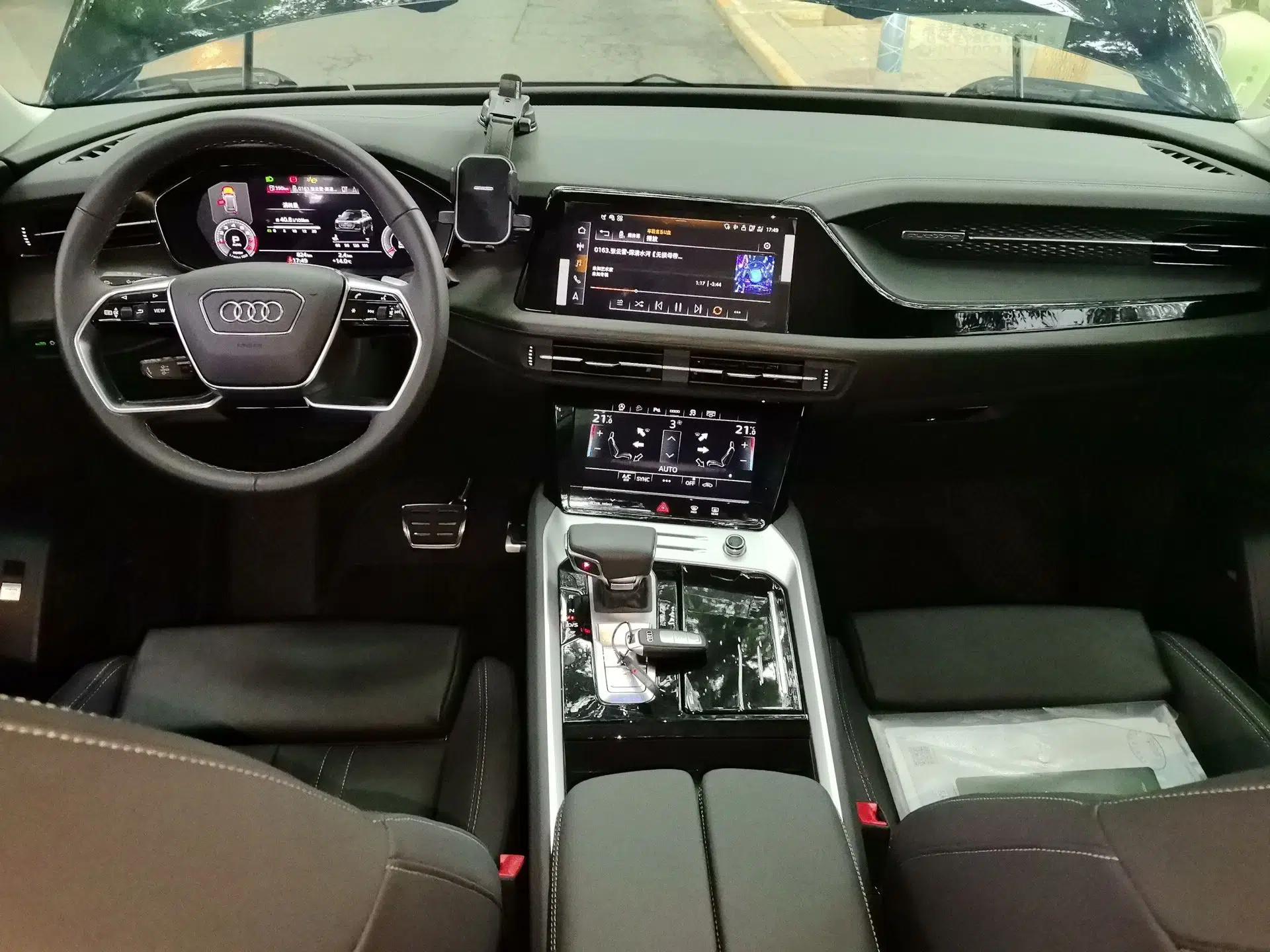 Audi Q6 2025 40 TFSI quattro Commemorative Edition Yulin Package 7 Seats — миниатюра 10
