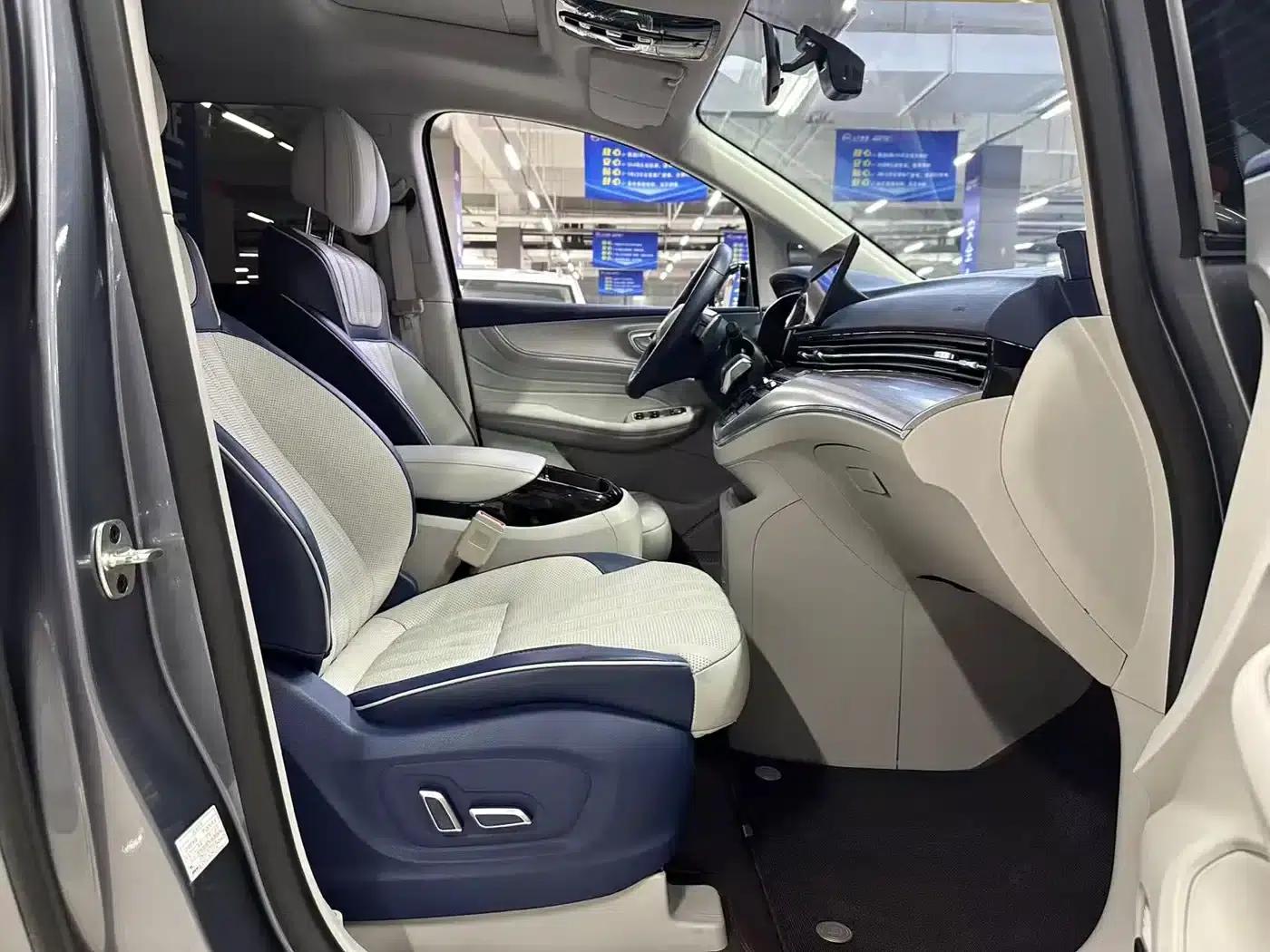 Roewe iMAX8 2022 400TGI Joyful Edition — миниатюра 9