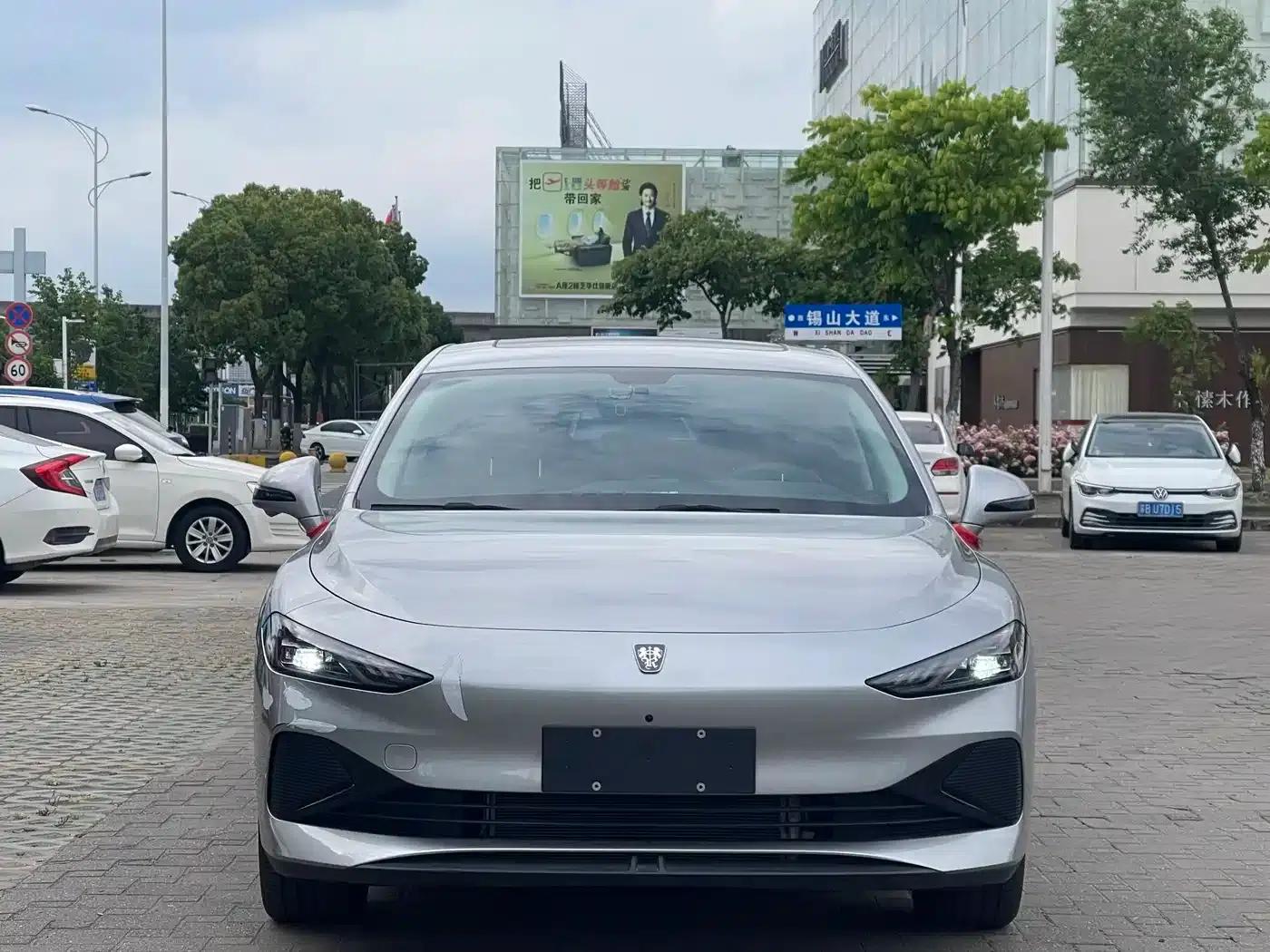Roewe D7 2023 DMH 125km Premium Edition — миниатюра 2