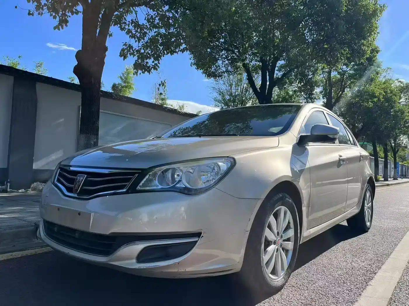 Roewe 350 2015 1.5L Automatic Deluxe Sunroof Edition — миниатюра 1