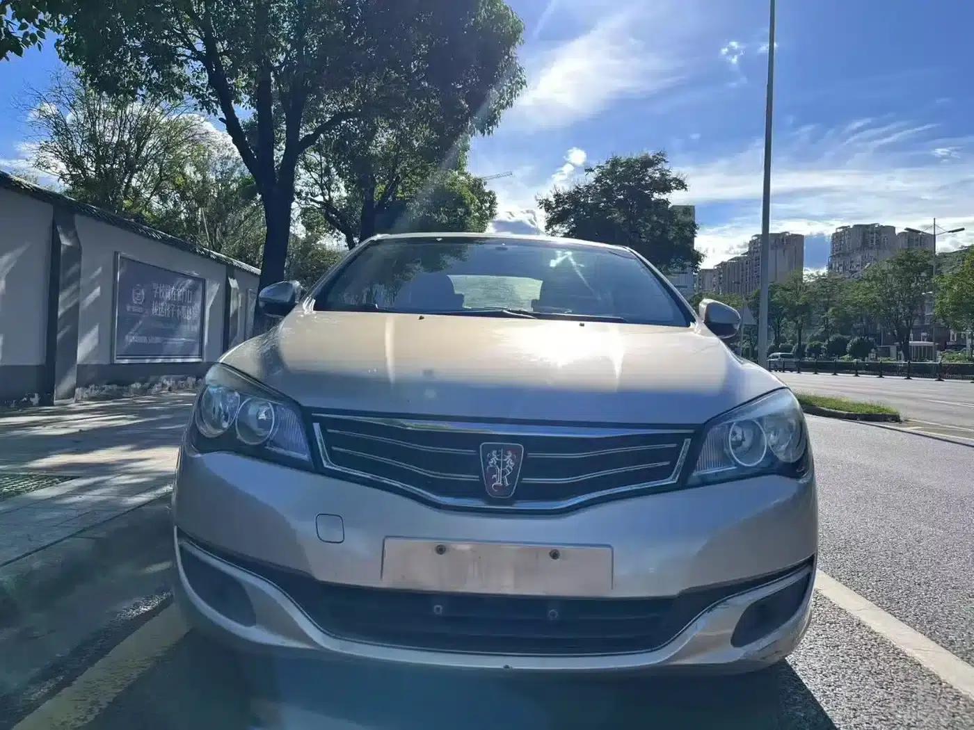 Roewe 350 2015 1.5L Automatic Deluxe Sunroof Edition — миниатюра 2