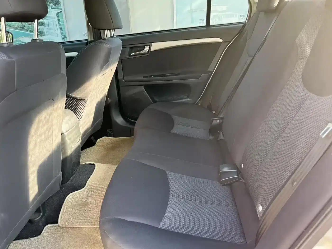 Roewe 350 2015 1.5L Automatic Deluxe Sunroof Edition — миниатюра 13