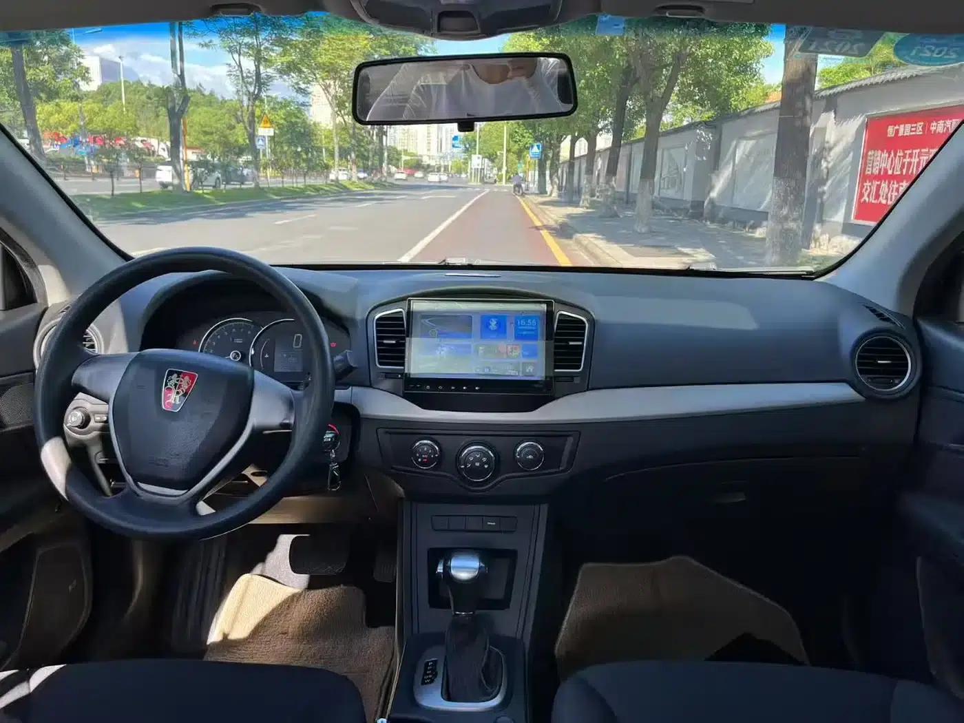 Roewe 350 2015 1.5L Automatic Deluxe Sunroof Edition — миниатюра 14
