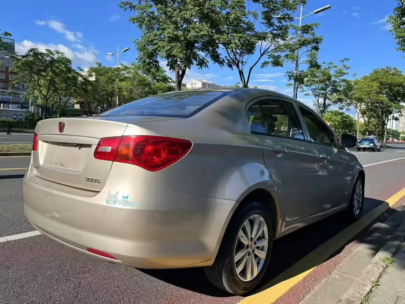 Roewe 350 2015 1.5L Automatic Deluxe Sunroof Edition — миниатюра 17