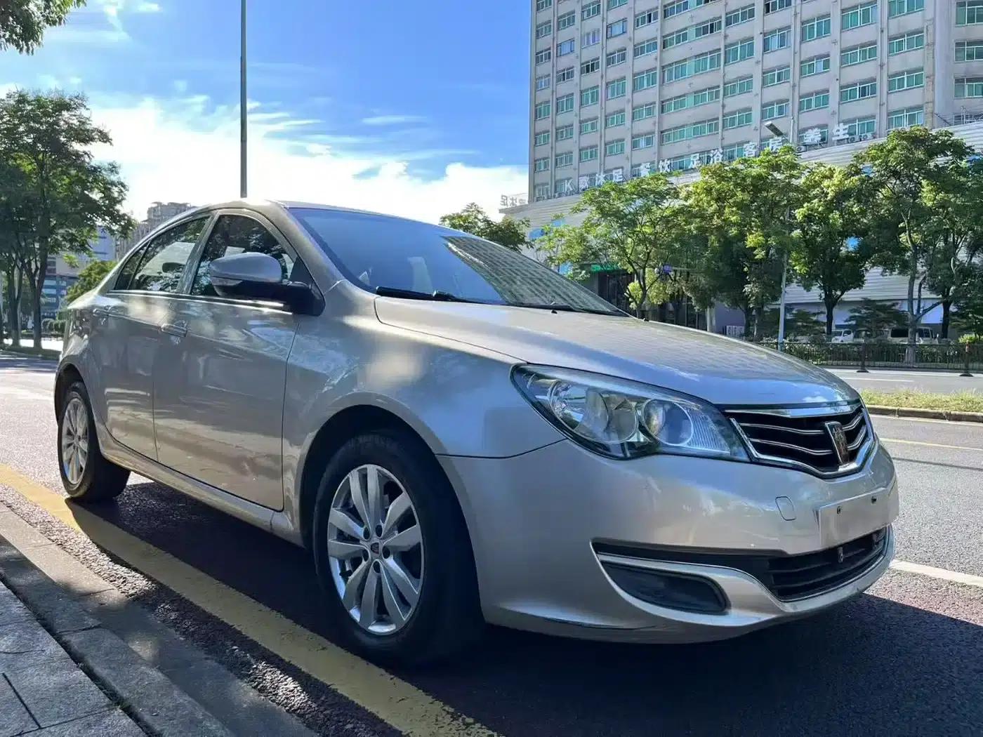 Roewe 350 2015 1.5L Automatic Deluxe Sunroof Edition — миниатюра 3