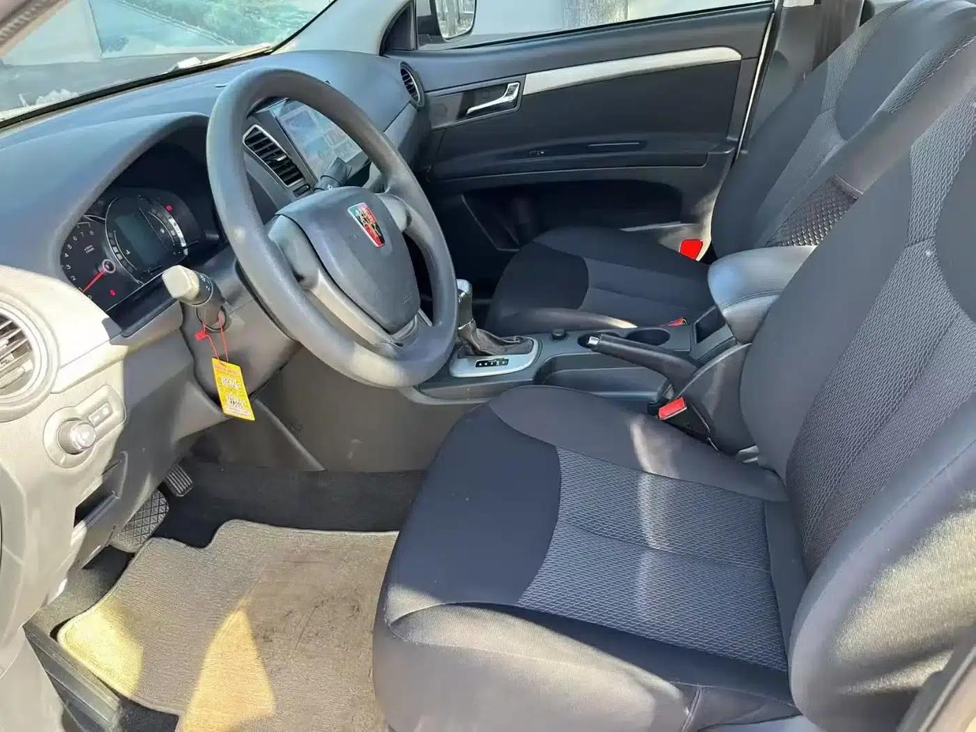 Roewe 350 2015 1.5L Automatic Deluxe Sunroof Edition — миниатюра 4