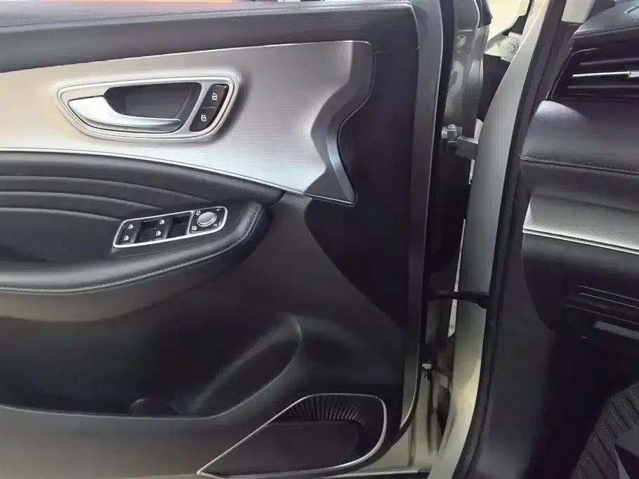 Roewe RX5 MAX 2019 400TGI Automatic 4G Connected Luxury Edition — миниатюра 7