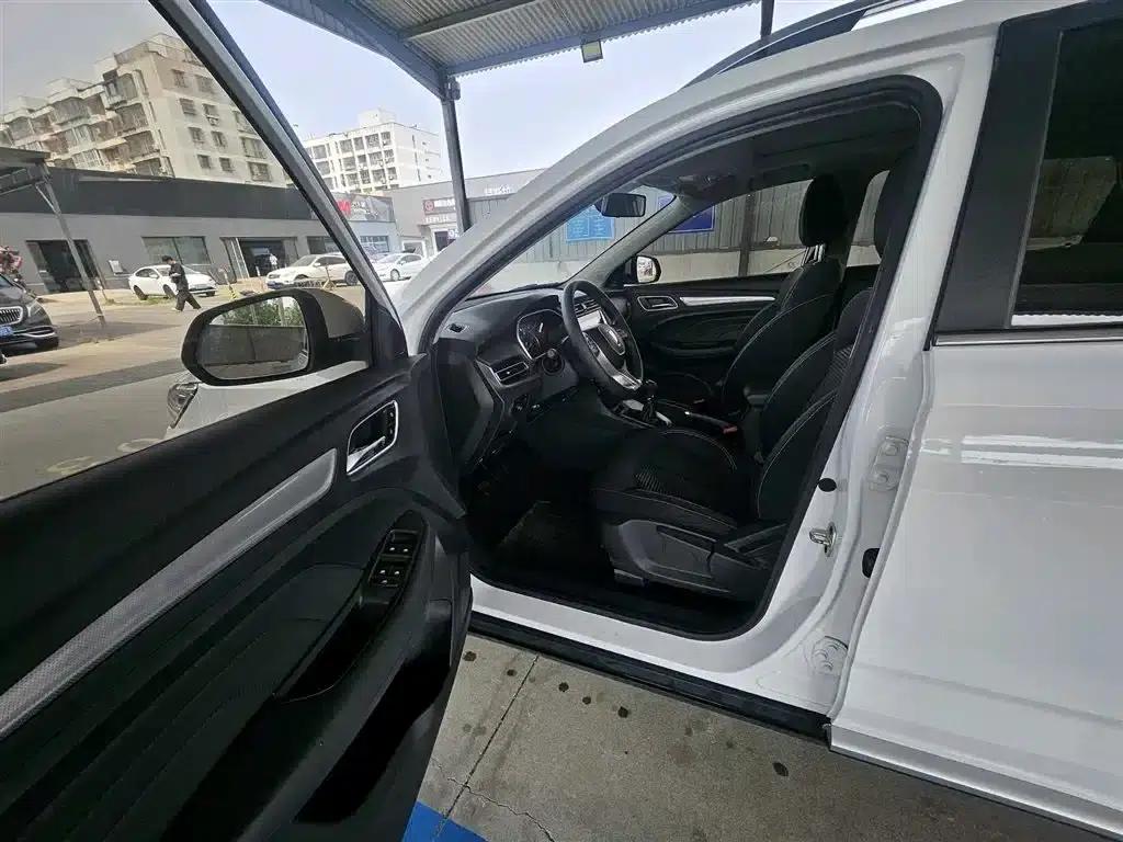 Roewe RX3 2020 1.6L Manual 4G Connected Super Cool Elite Edition — миниатюра 6
