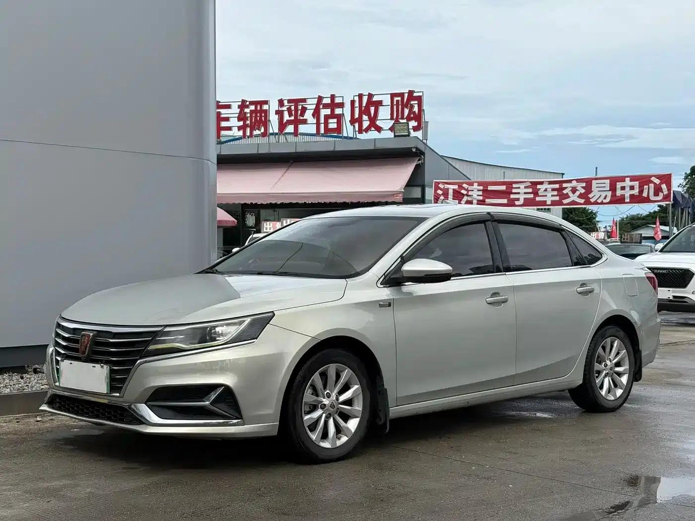 Roewe i6 New Energy 2017 45T Hybrid Connected Smart Edition — миниатюра 1