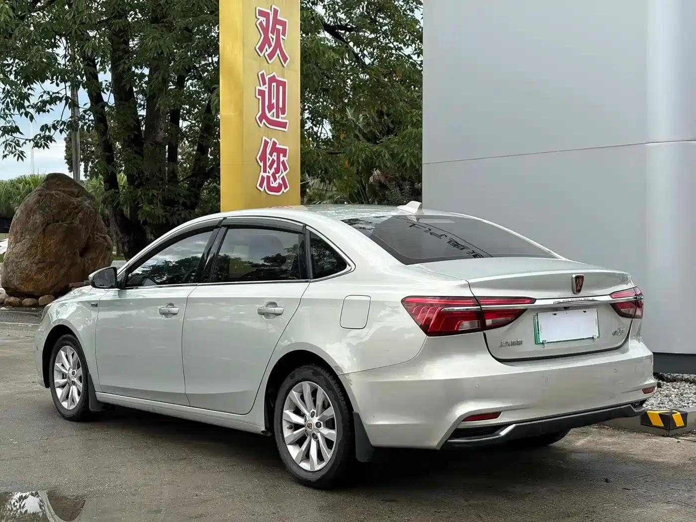Roewe i6 New Energy 2017 45T Hybrid Connected Smart Edition — миниатюра 12