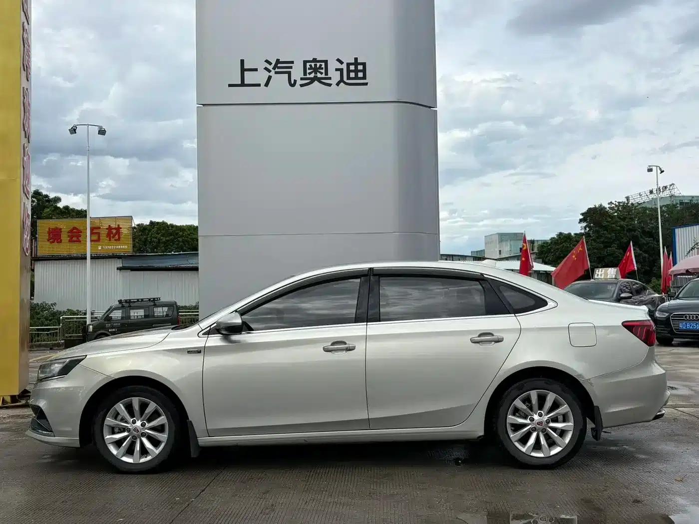 Roewe i6 New Energy 2017 45T Hybrid Connected Smart Edition — миниатюра 9