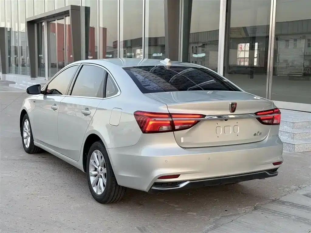 Roewe i6 New Energy 2017 45T Hybrid Connected Smart Edition — миниатюра 7