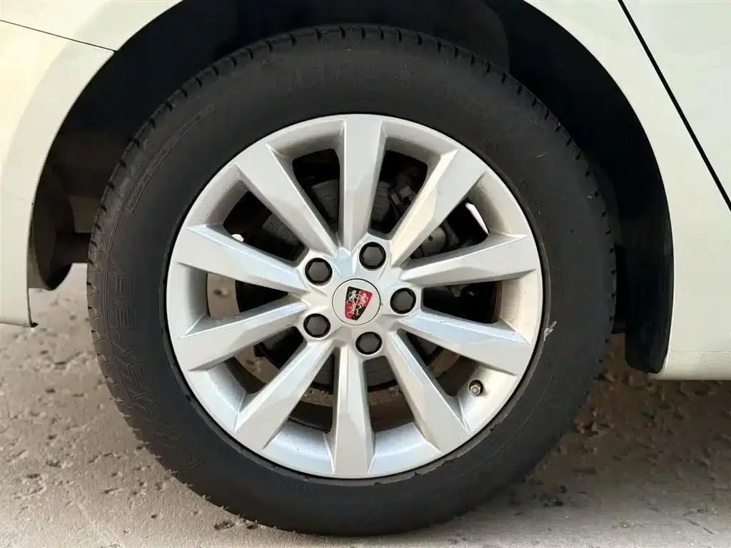 Roewe i6 New Energy 2017 45T Hybrid Connected Smart Edition — миниатюра 8