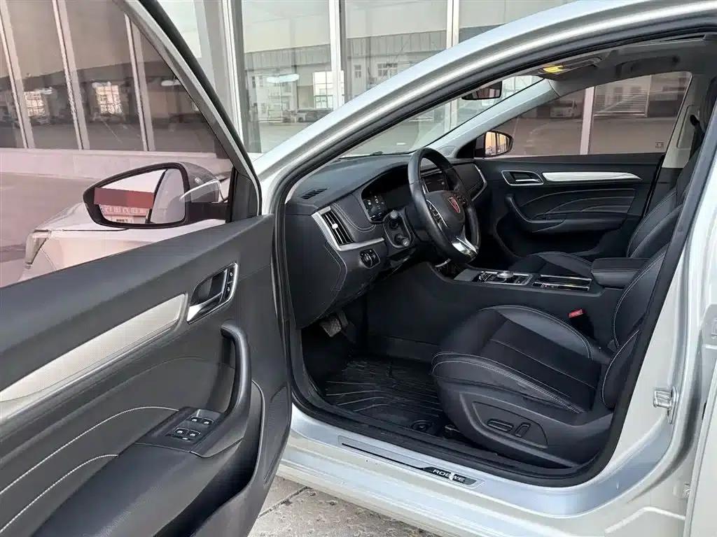 Roewe i6 New Energy 2017 45T Hybrid Connected Smart Edition — миниатюра 9