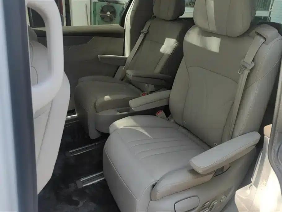 Roewe iMAX8 New Energy 2025 1.5T DMH Luxury Edition — миниатюра 11
