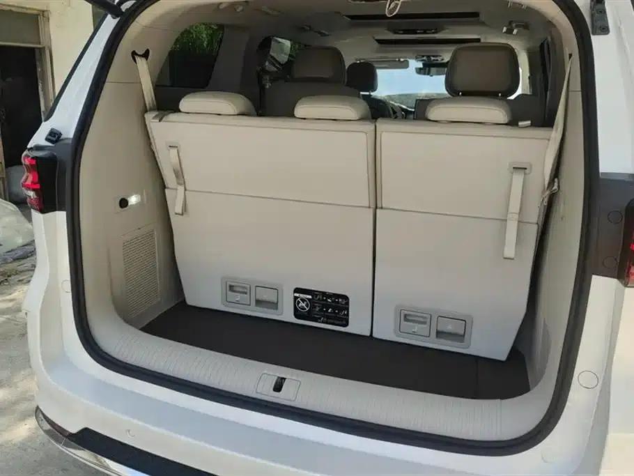 Roewe iMAX8 New Energy 2025 1.5T DMH Luxury Edition — миниатюра 4