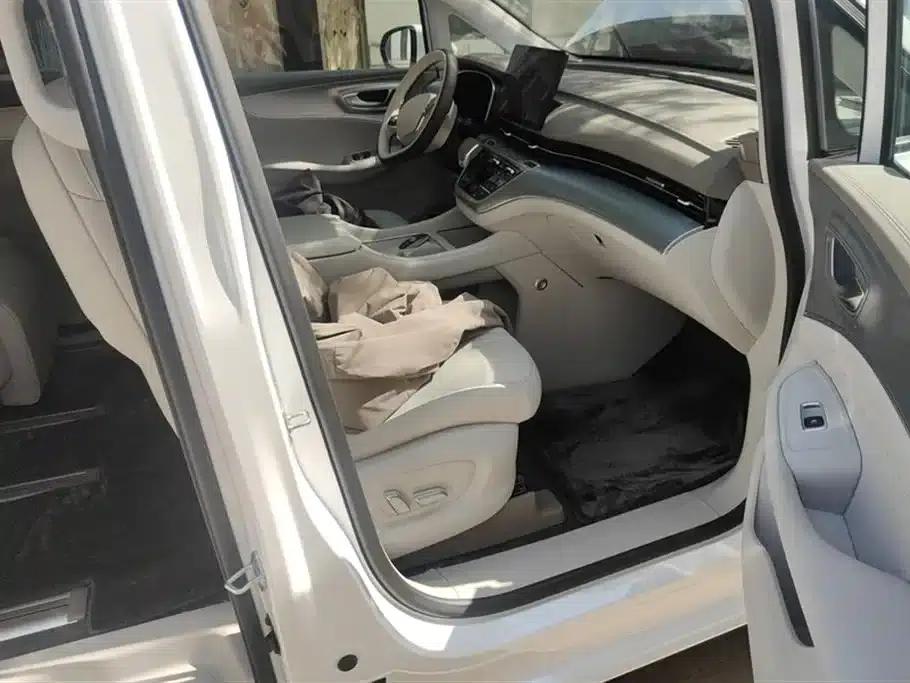 Roewe iMAX8 New Energy 2025 1.5T DMH Luxury Edition — миниатюра 8
